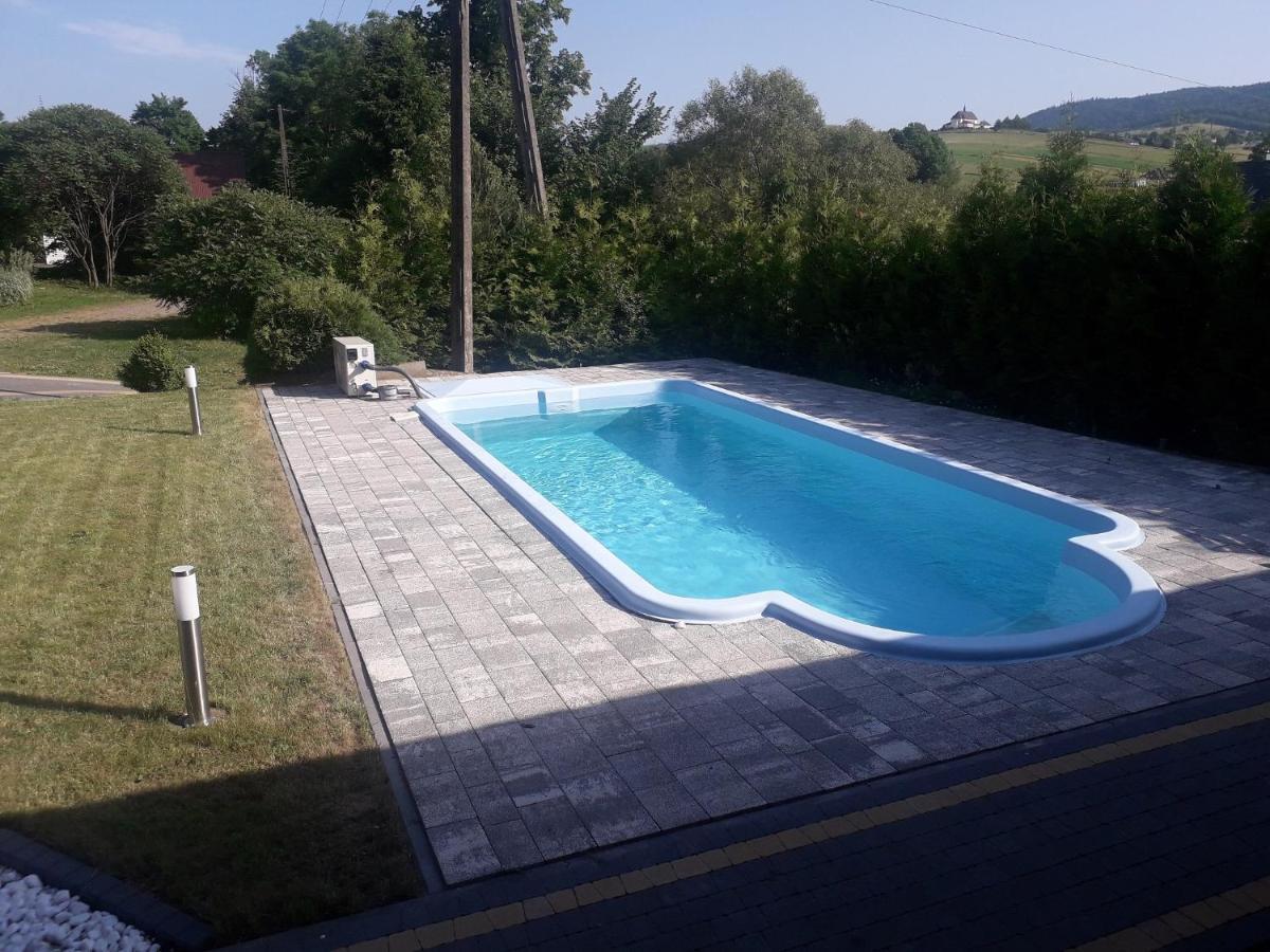Jaskowa Chata Bieszczady Apartament Z Basenem Baligród Exteriör bild