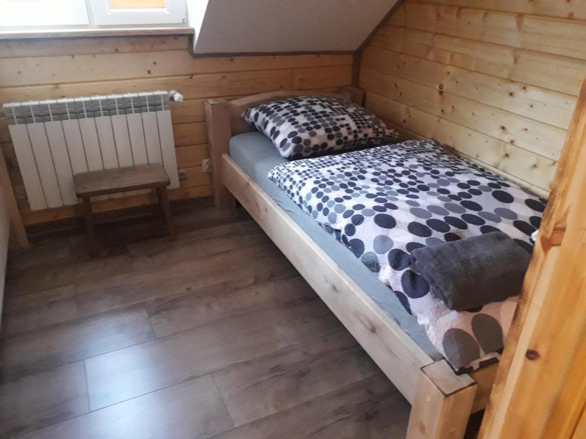 Jaskowa Chata Bieszczady Apartament Z Basenem Baligród Exteriör bild