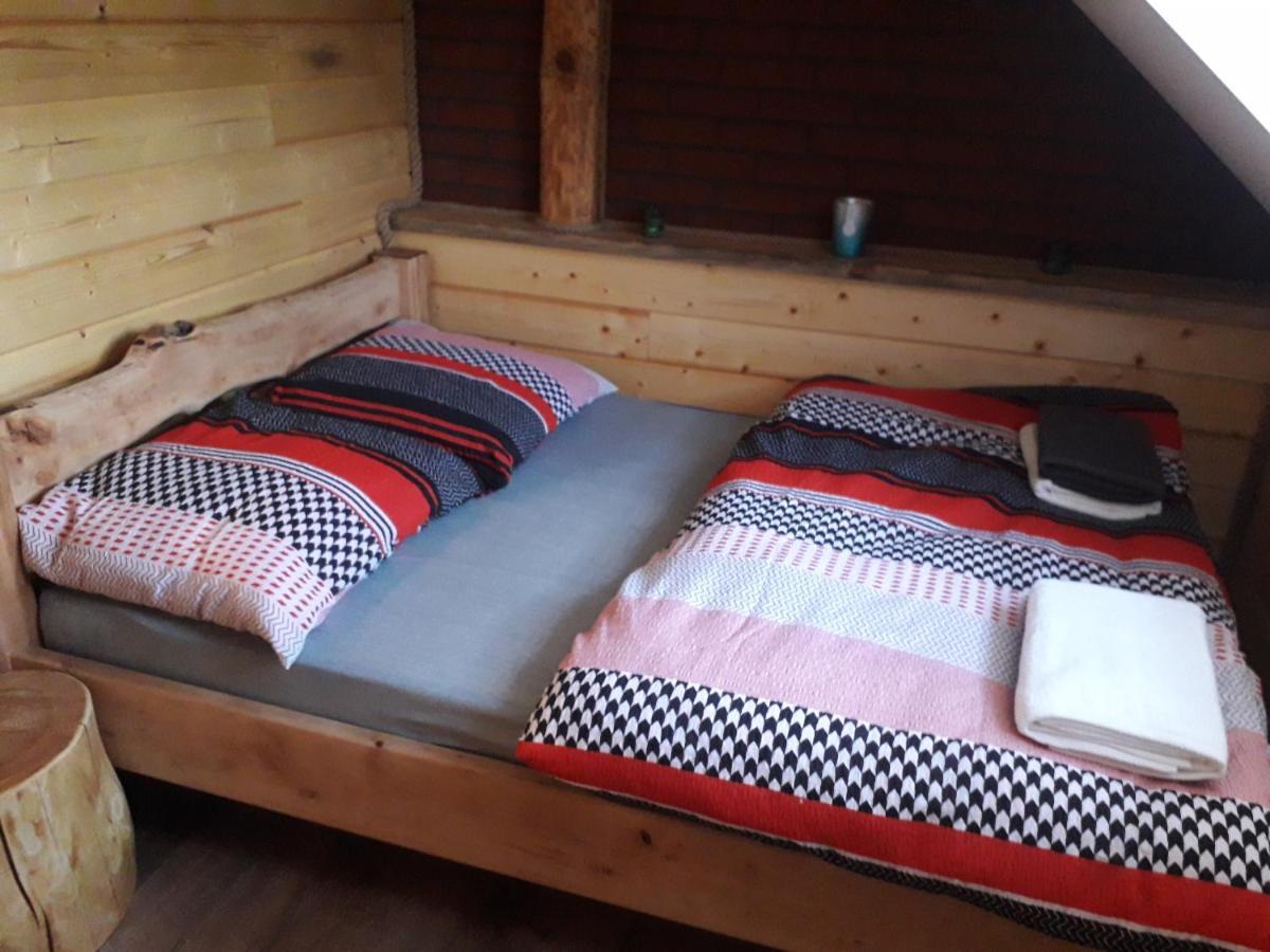 Jaskowa Chata Bieszczady Apartament Z Basenem Baligród Exteriör bild