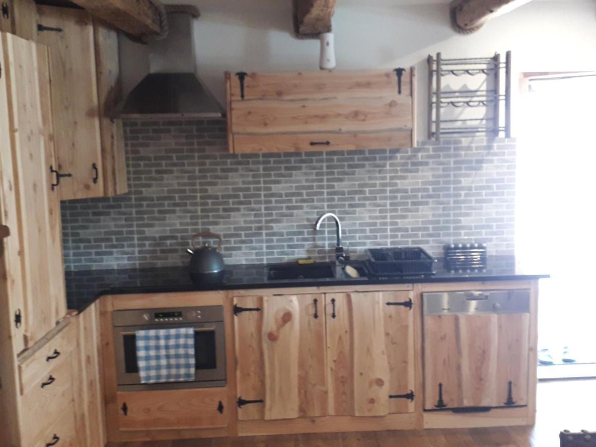 Jaskowa Chata Bieszczady Apartament Z Basenem Baligród Exteriör bild
